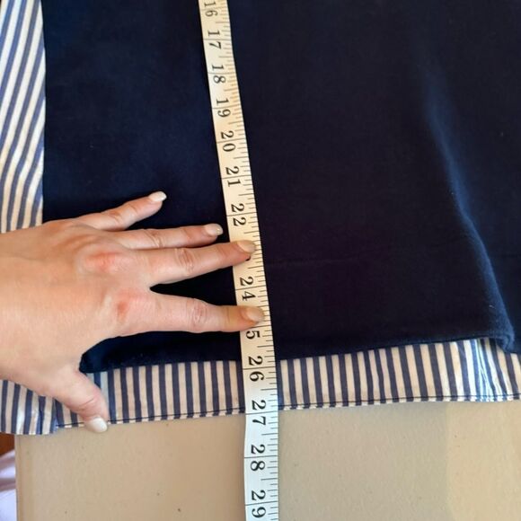 Banana Republic Women’s Large Navy Blue Stripe Sweatshirt - Picture 8 of 9